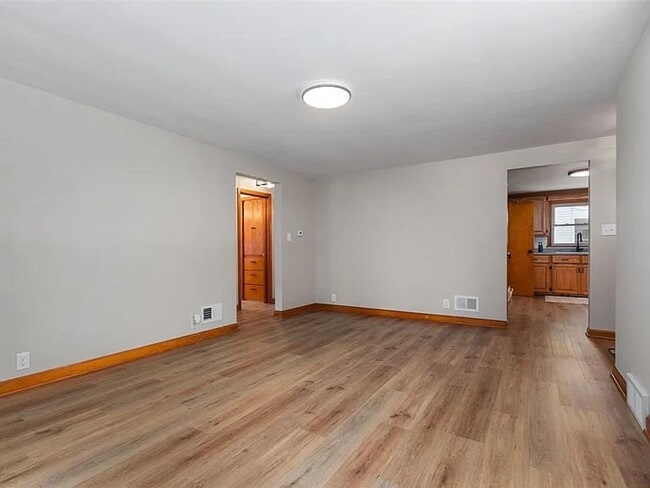 Building Photo - 1316 W Rogers Ave