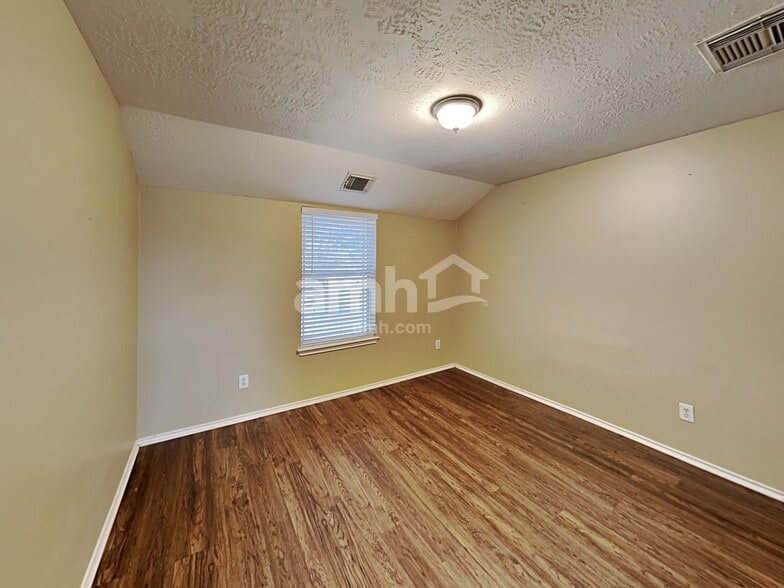 Building Photo - 5446 Aloe Ave