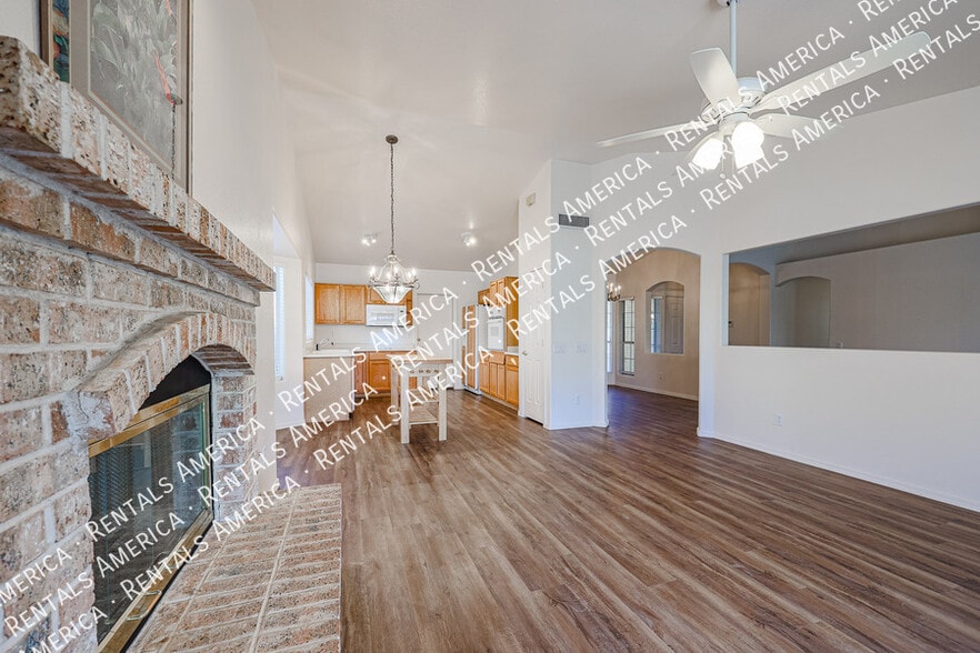 Building Photo - 5351 W Saragosa St