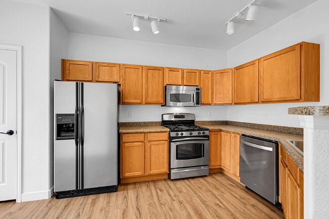 Building Photo - $2,540.95- 3 Bed, 3 Bath Townhome in Aurora with Central AC, In Unit Laundry and Patio Space!