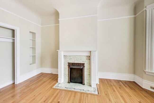 Building Photo - 528 Ashbury St