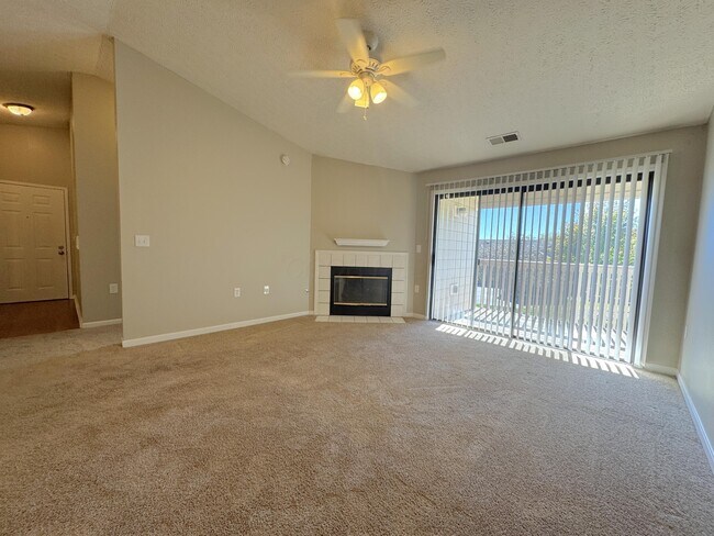 Building Photo - 6829 Meadow Creek Dr