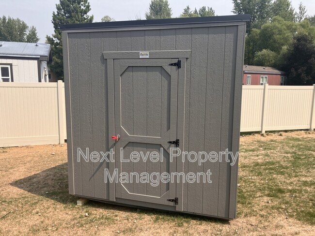Building Photo - 111 E Cottonwood Dr