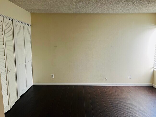 Building Photo - 3550 Ruffin Rd