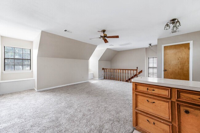 Building Photo - 2245 N Austin Ave