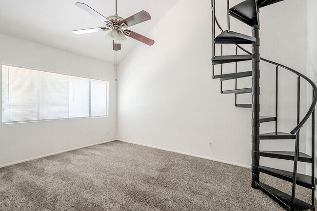 Building Photo - 3 bedroom townhome for rent