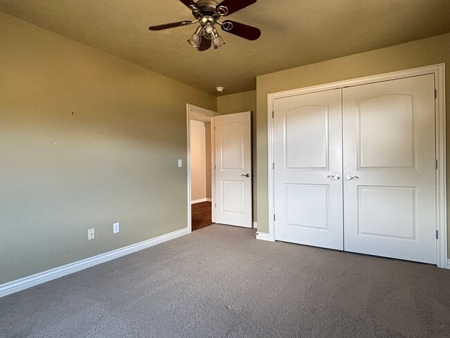 Building Photo - Beauty & Space on Premium Corner Lot!