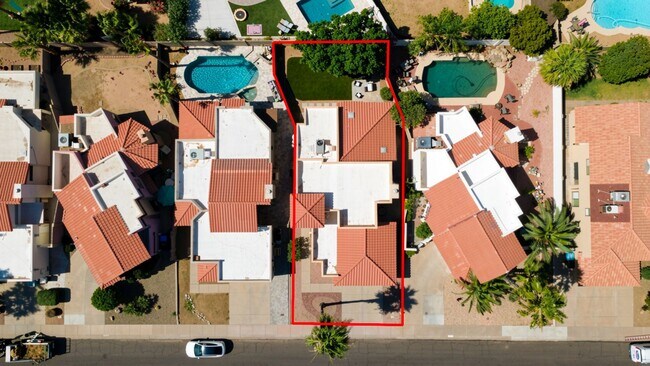 Building Photo - Move-in-ready home available furnished or unfurnished to suit your lifestyle!!