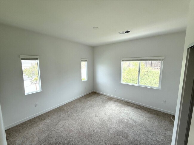 Building Photo - 2201-2217 Bonita Ct
