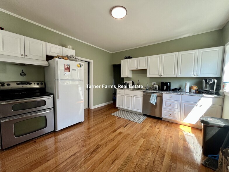 Building Photo - 43 Martin St