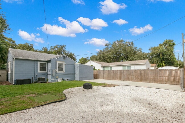 Building Photo - FULLY FENCED Home For Rent in St Petersburg!