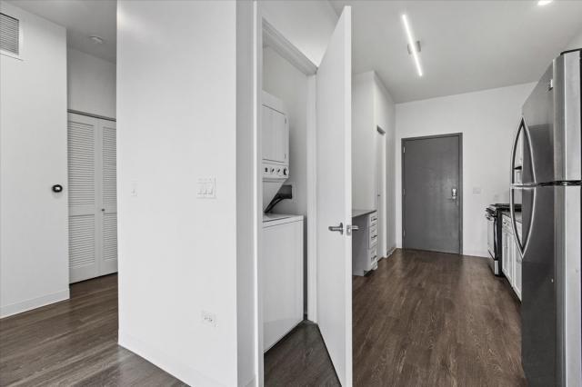 Building Photo - 1 bedroom in Chicago IL 60642