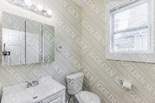 Building Photo - 1823 Grand Ave