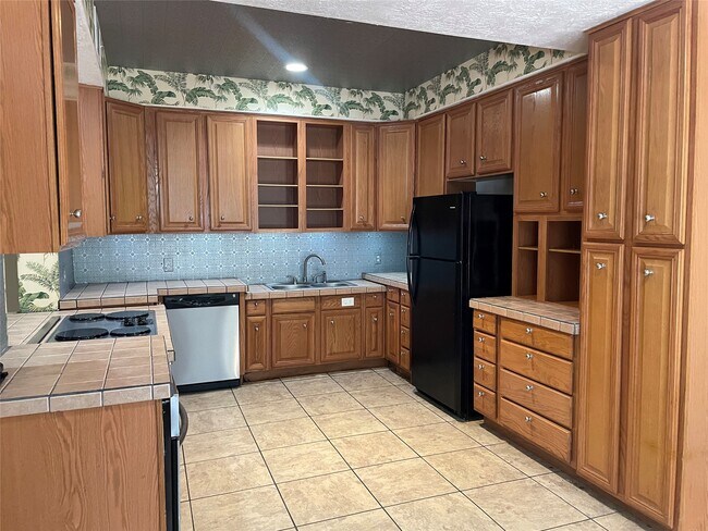 Building Photo - 302 Somerset