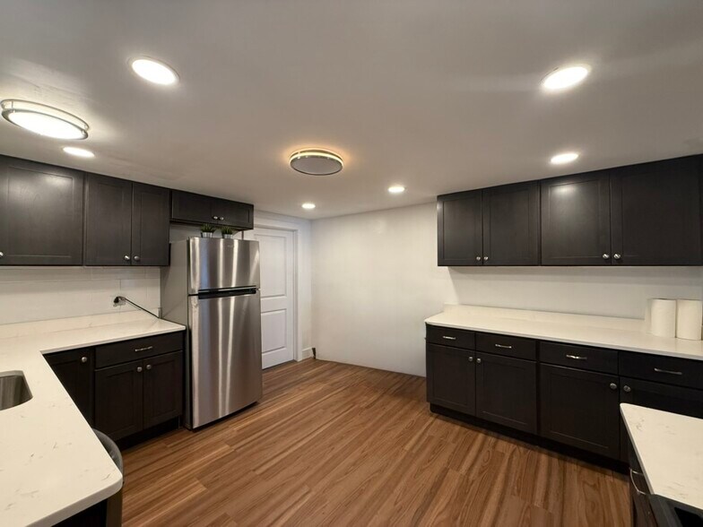 Building Photo - 4928 Sciota St