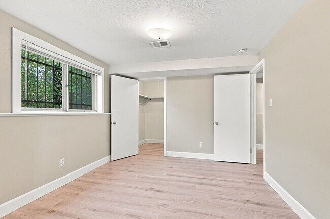Building Photo - 3050 S Hobart Way