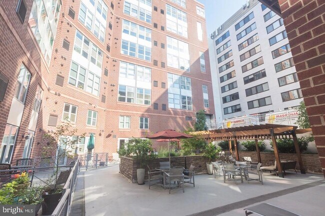 Building Photo - 1300 N Street NW Unit 403