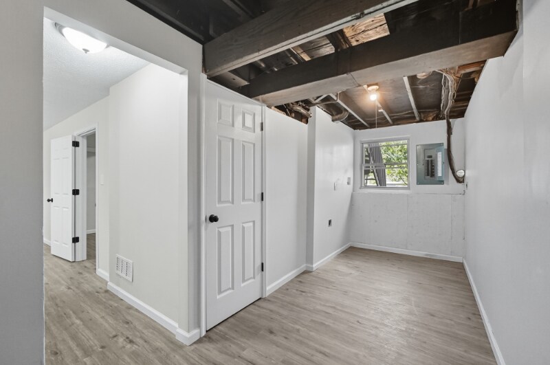 Building Photo - 7 Waterside Way