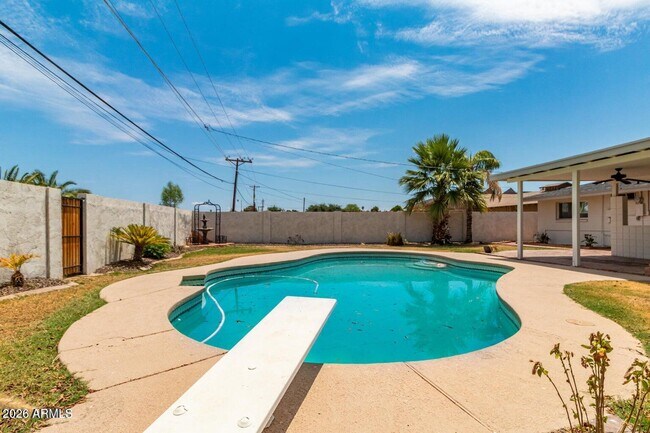 Building Photo - 132 E Pebble Beach Dr