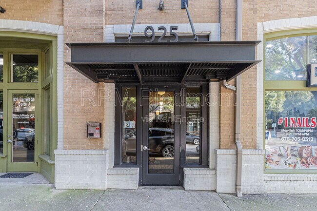 Building Photo - 925 Garrett St