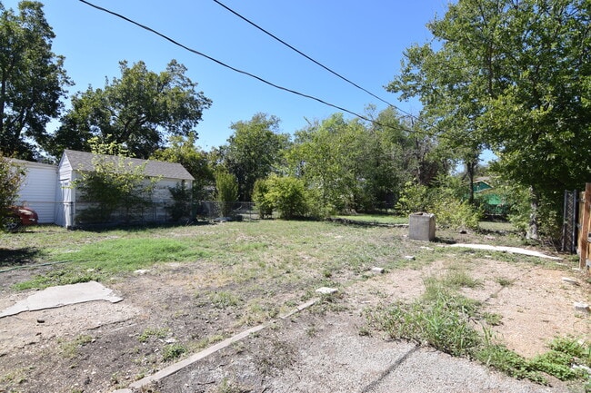 Building Photo - 206 S 25th St