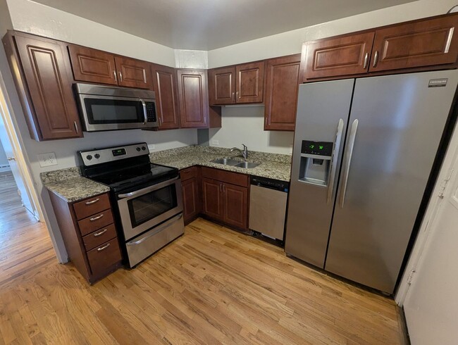 Building Photo - Ravenswood Renovated One Bedroom