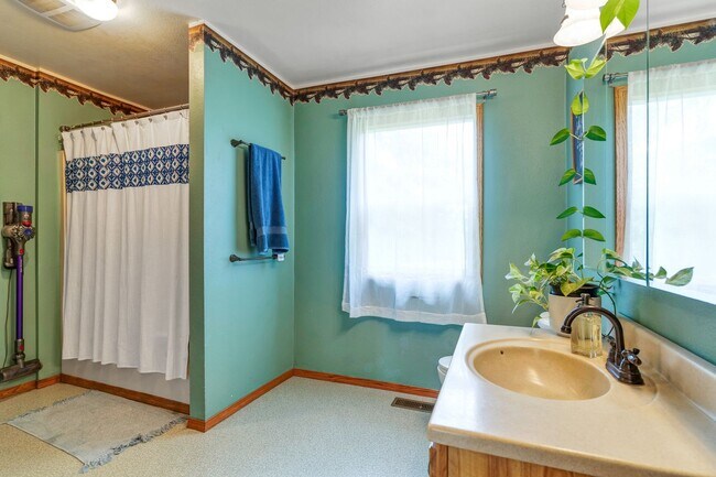 Building Photo - PRIVATE HOMESTEAD WITH ACREAGE & SHOP