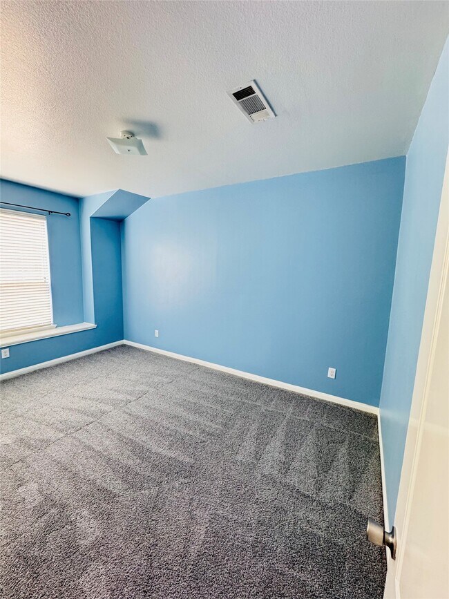 Building Photo - 2050 Wilde Elm