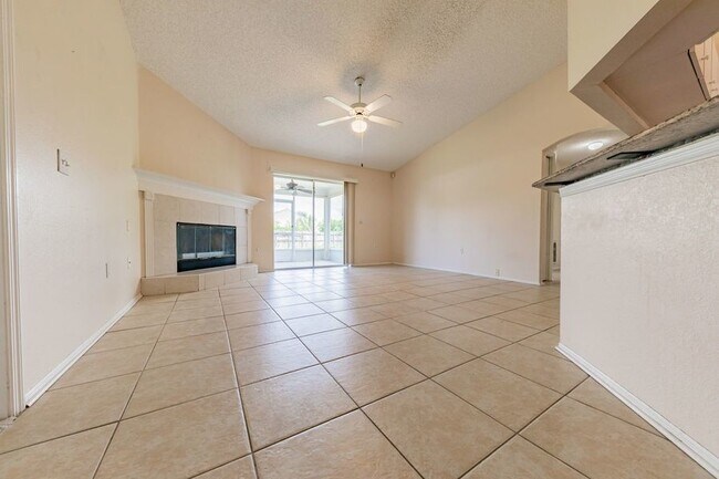 Building Photo - 517 Terranova Cir