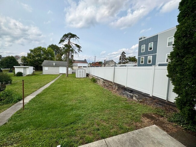 Building Photo - 3 Bedroom 1.5 Bathroom in Elizabethtown!