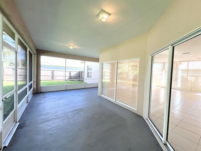 Building Photo - 16 Zorlou Ct