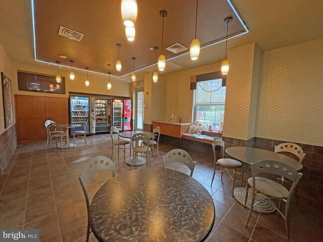 Building Photo - 11800 Sunset Hills Rd