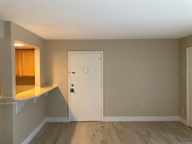Building Photo - 3840 N Lake Dr