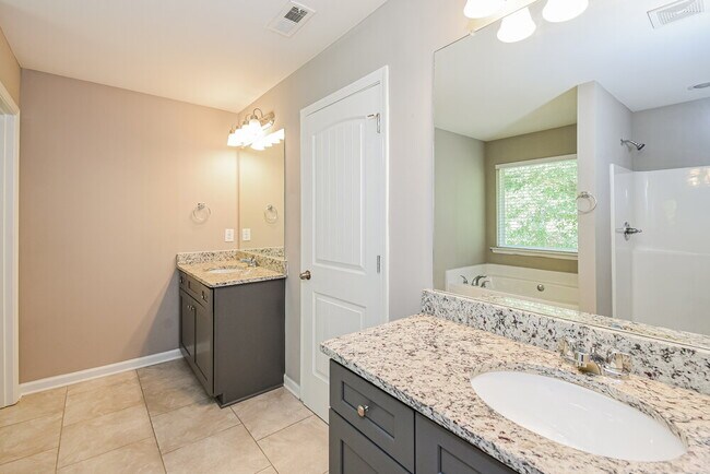 Building Photo - 15 Fieldcrest Dr