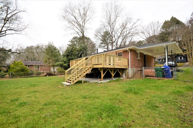 Building Photo - 1009 N Hills Dr