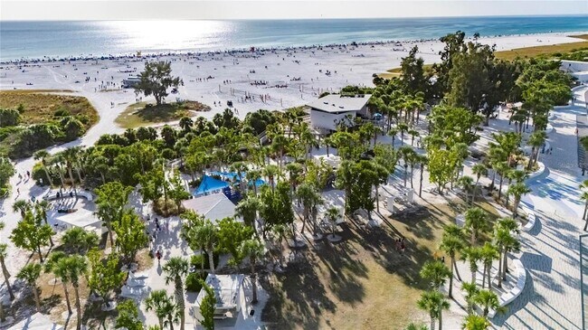 Building Photo - 2335 Oak Terrace