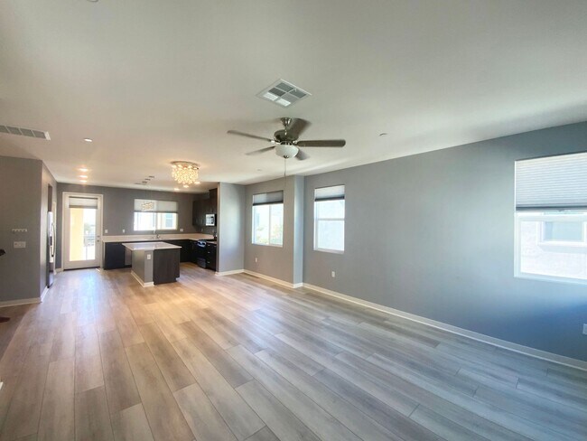 Building Photo - 5460 Shorefront Dr