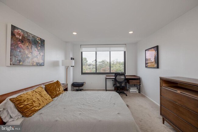 Building Photo - 5500 Holmes Run Pkwy