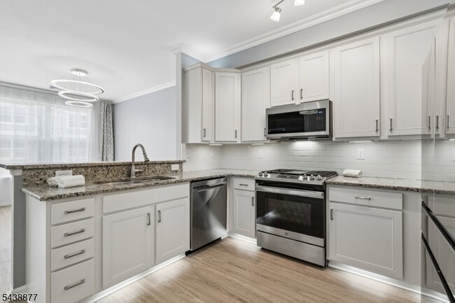 Building Photo - 612 Lopez Ln