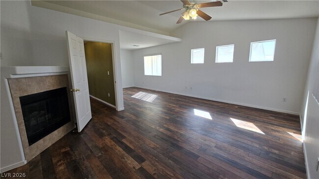 Building Photo - 3902 W El Campo Grande Ave