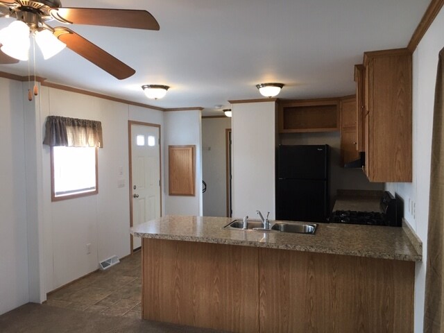 Building Photo - 115 Sharon Rd