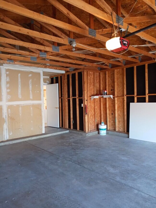 Building Photo - AFFORDABLE!!!