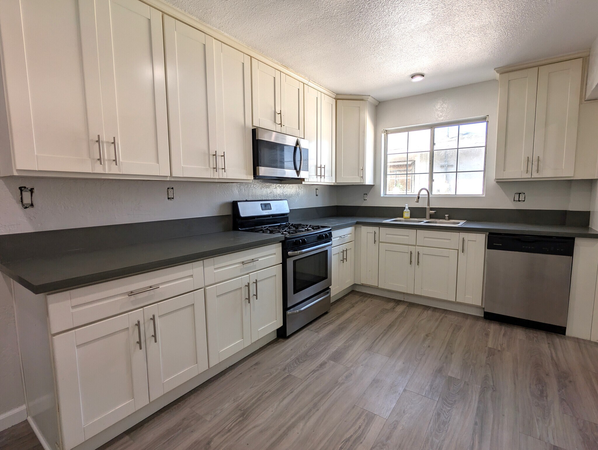 Stainless Steel Appliances - 7635 Birchleaf Ave