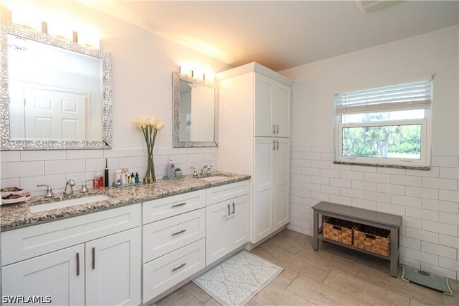 Building Photo - 721 Logan Blvd S