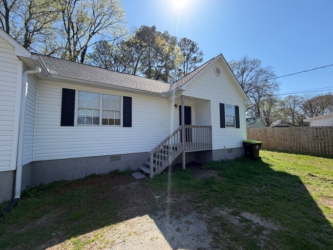 Building Photo - 121 Clyde Dr