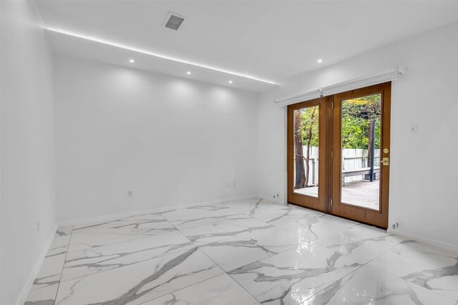 Building Photo - 41 Hickory Oak Dr