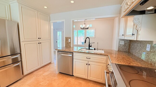 Building Photo - Gorgeous Two (2) Suites--- Executive Style 2BD/2.5BA + Loft, Two-Story TH at The Lake at Canyon L...