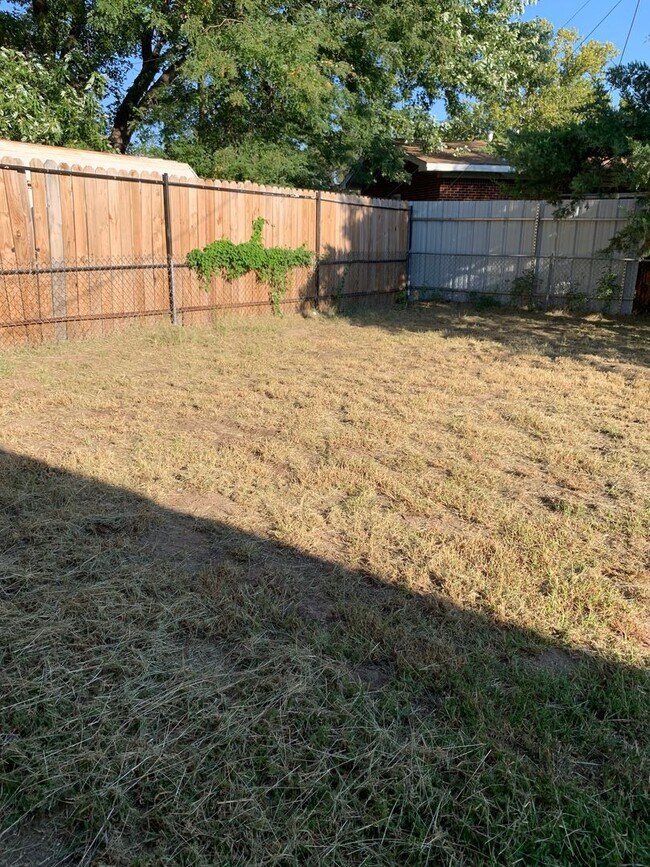 Building Photo - 1206 E Fortuna St