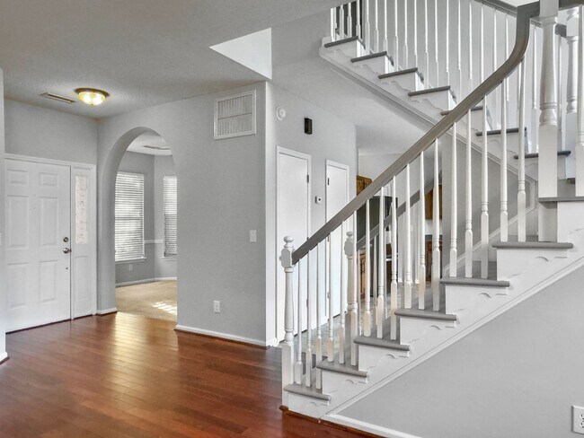 Building Photo - 4080 Laurelwood Dr