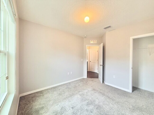 Building Photo - 9826 Hound Chase Dr